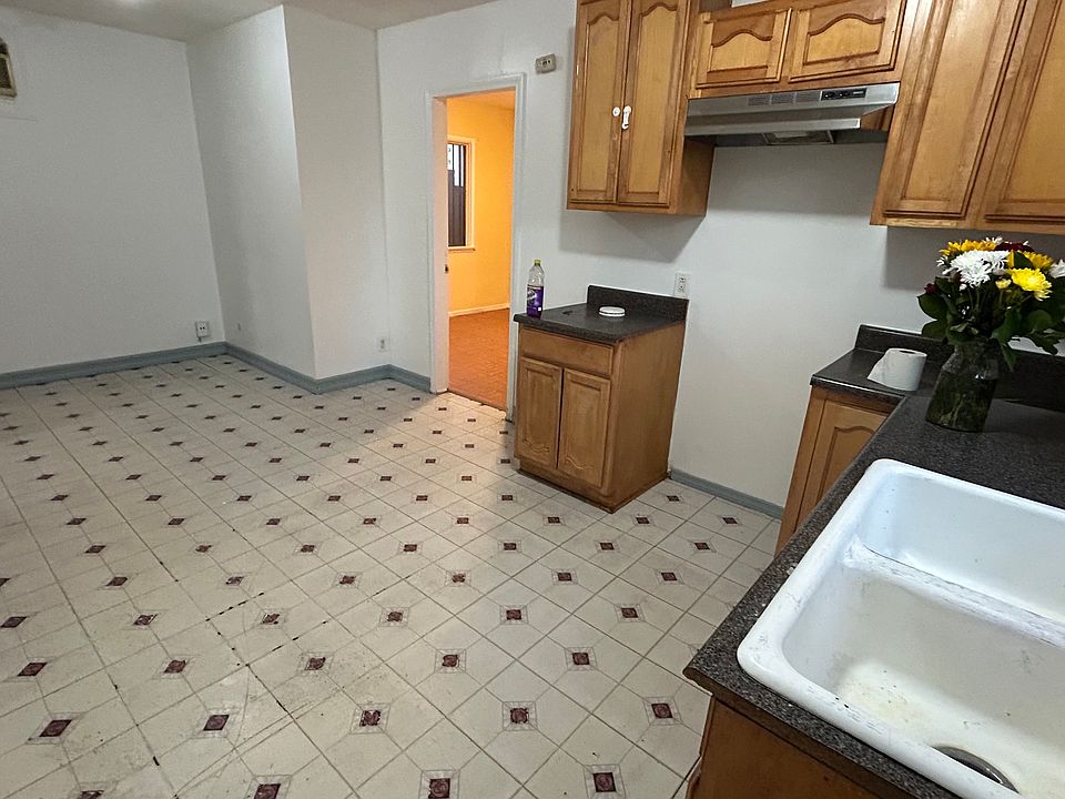 2nd image of 727 1/2 Simmons Ave #1/2