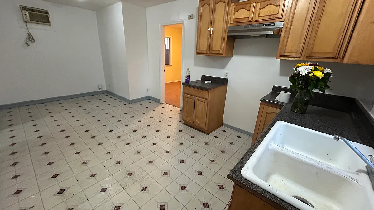 Building Photo - 727 1/2 Simmons Ave #1/2