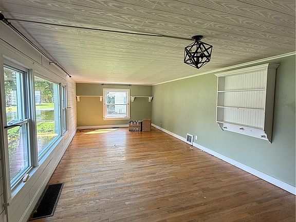 5th image of 36 Overlook Dr