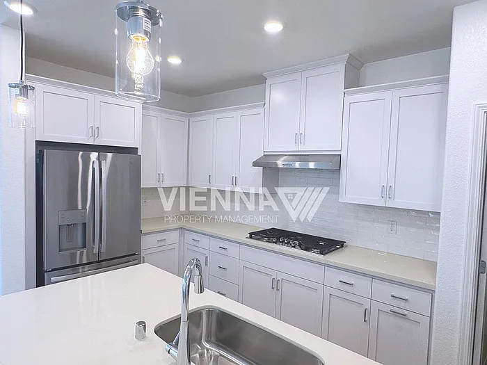 1568 Edgewood Ln — Photo 15