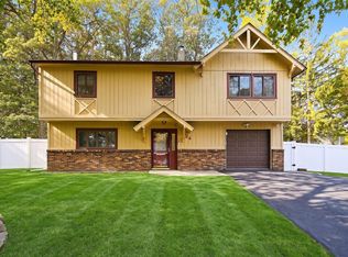 24 Mead Rd, Hopatcong Boro, NJ 07843
