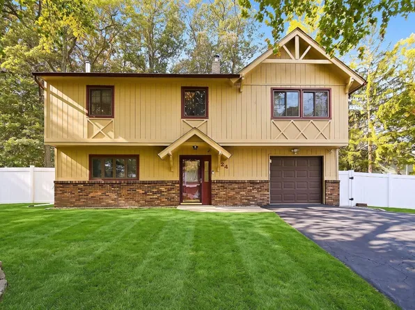 24 Mead Rd, Hopatcong Boro, NJ 07843
