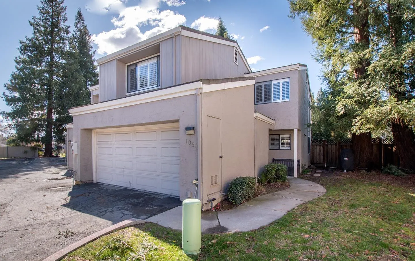 1051 Villa Maria Ct photo 1