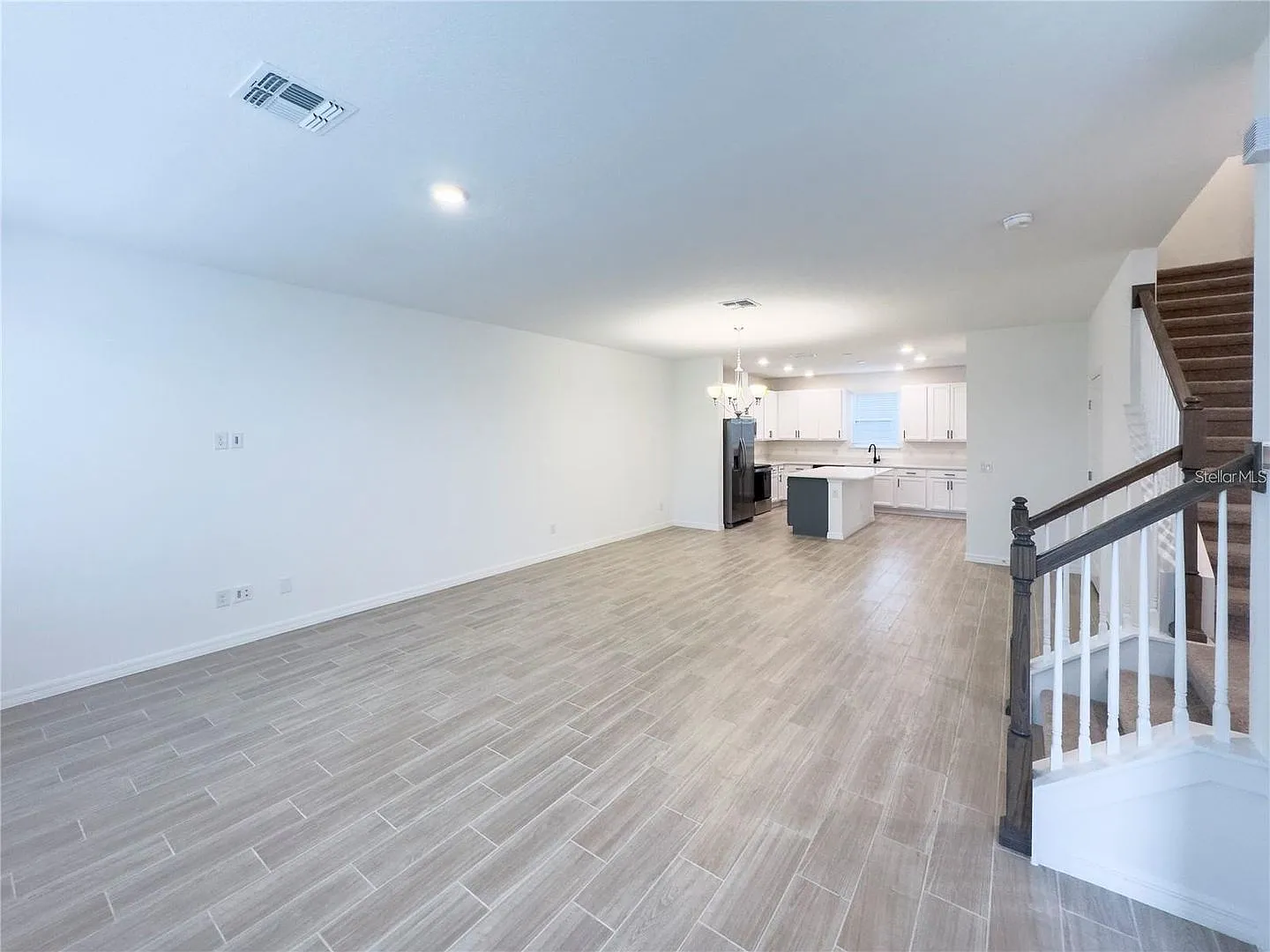 3 bed, 2.5 bath, 1750 sqft, $2,350 — Photo 2