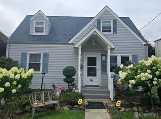 215 Sherry St, Woodbridge, NJ 07095