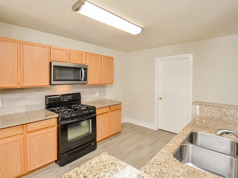 3935 Federal Ln — Photo 12