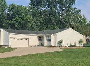 1065 Idle Oak Run, Dixon, IL 61021