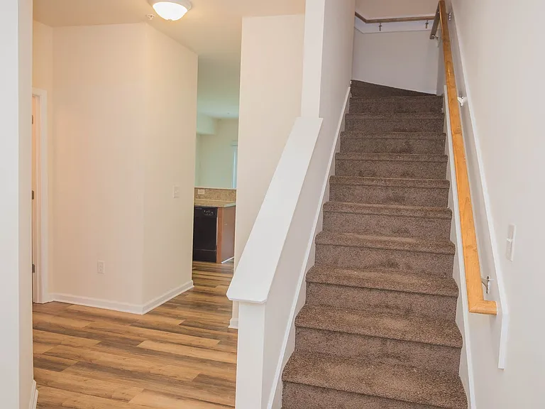 403 Parkview Ct — Photo 34