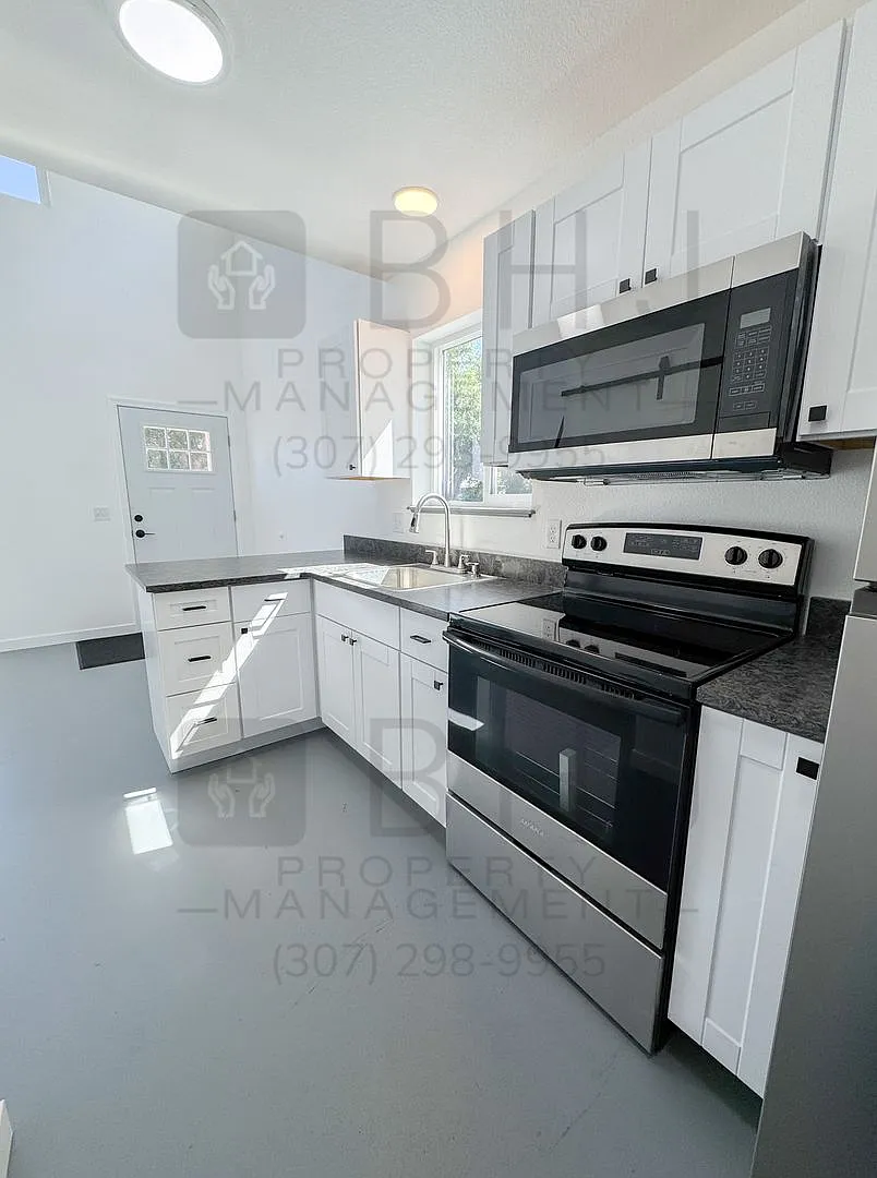 Dog Friendly, 1 Bed/ 1 Bath Single Family Home — Photo 4