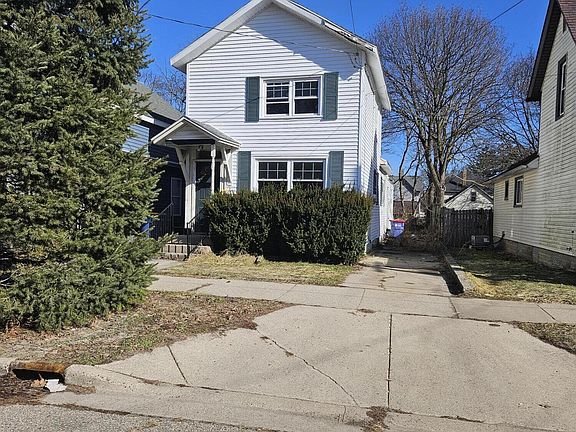 2nd image of 552 Pine Ave NW