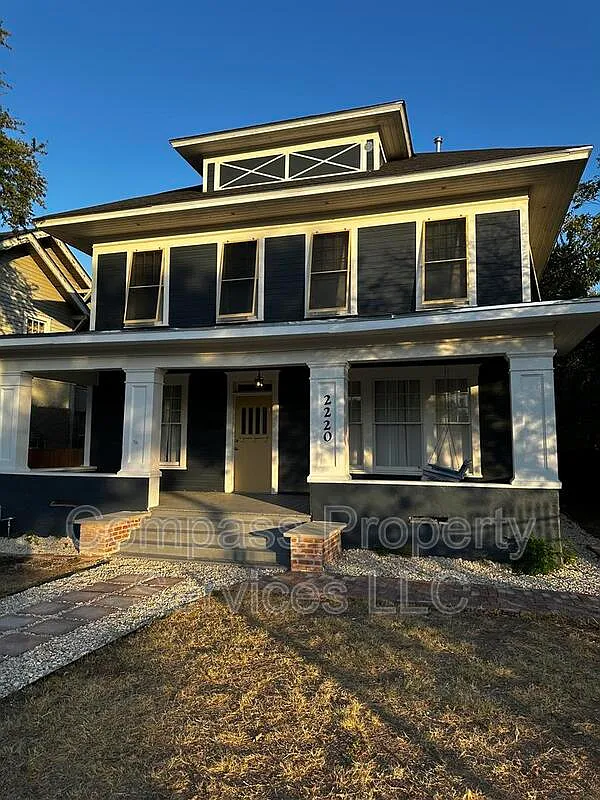 3 bed, 3.0 bath, 2300 sqft, $2,300 — Photo 1