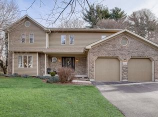293 Lorraine Dr, Crystal Lake, IL 60012