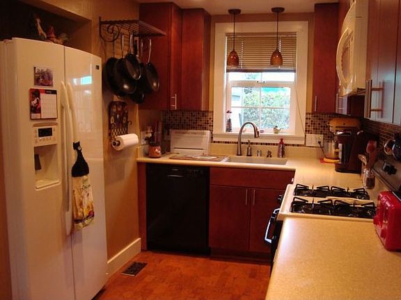 3rd image of 625 Grove Ave