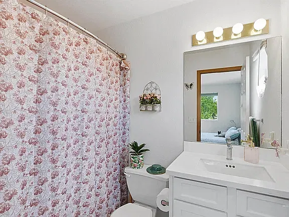 4 bed, 1978 sqft, $3,495 — Photo 3