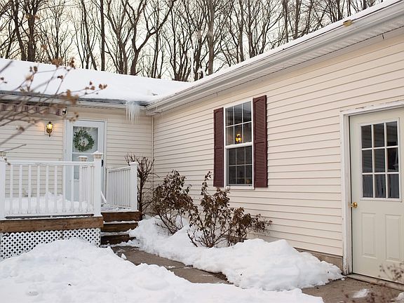 2nd image of 7018 Meadow Brooke Ln
