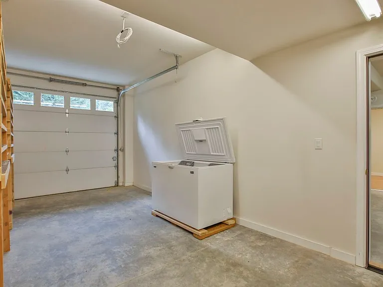 2385 Lake Forest Dr — Photo 43