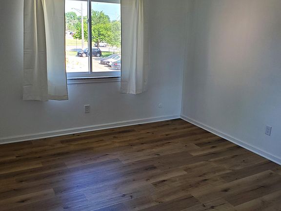 3rd image of 28971 Little Mack Ave #B1