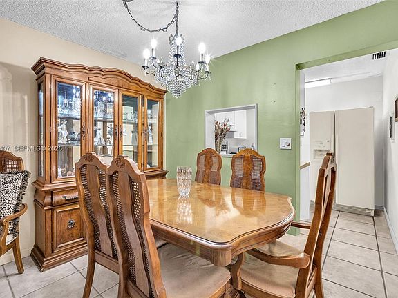 4th image of 16901 NE 13th Ave APT 303