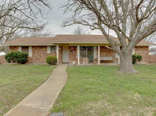 1148 Riverview Dr, Cleburne, TX 76033