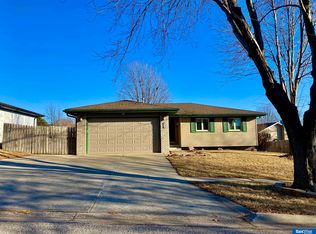 5824 S 41st St, Lincoln, NE 68516