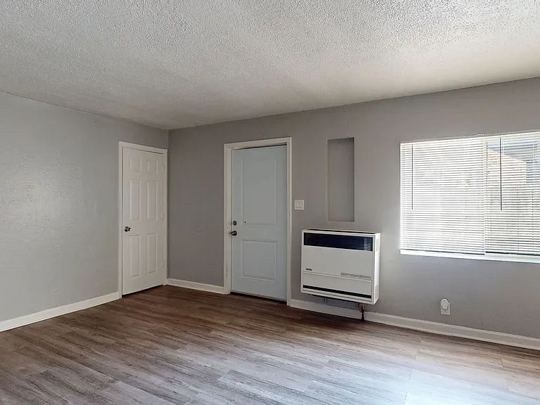 6625 Bancroft Ave — Photo 5