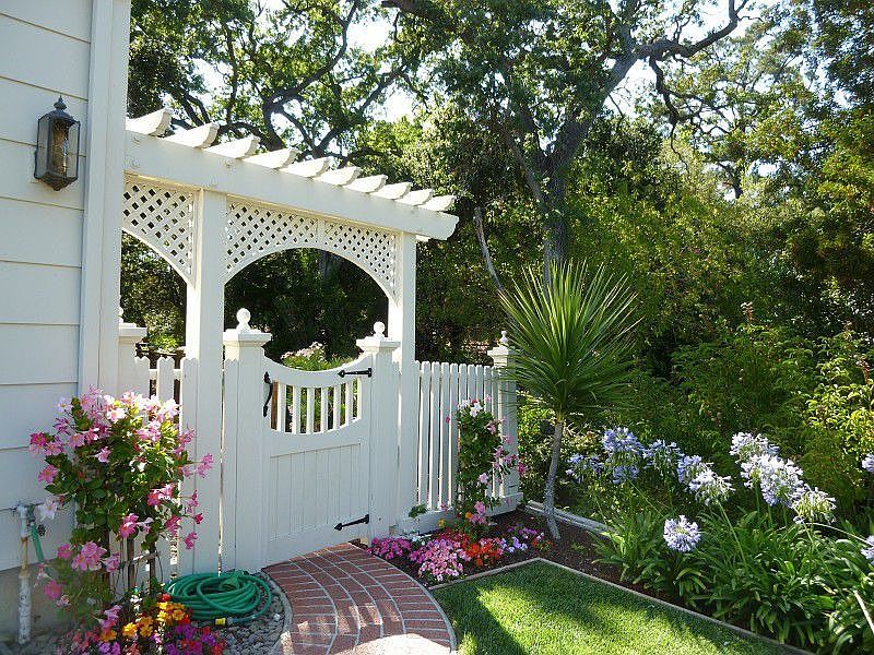 2nd image of 563 Magdalena Ave