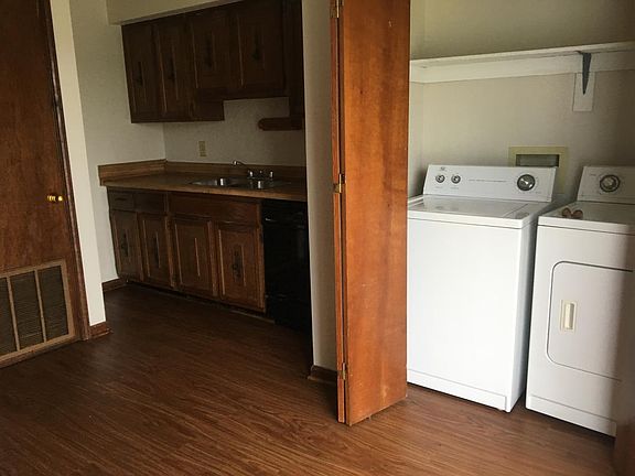 3rd image of 204 Gloria St APT 4