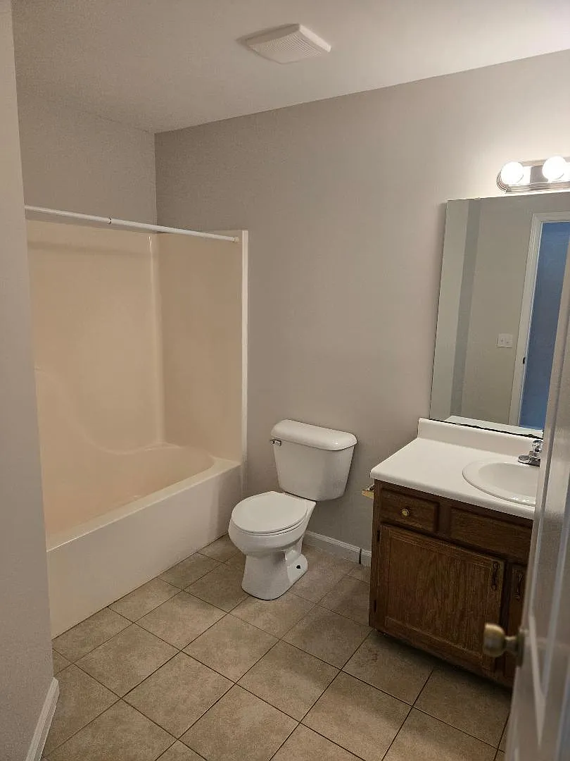 2 bed, 1000 sqft, $1,100 — Photo 2