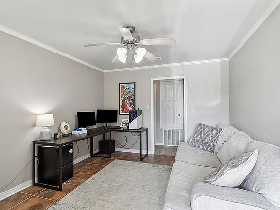 3rd image of 2408 Taft Park