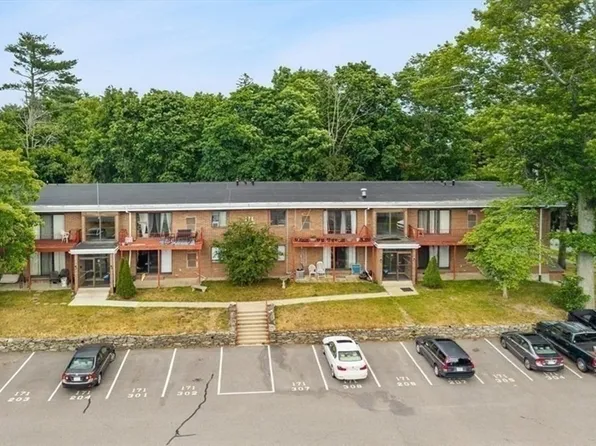 171 Highland St APT 103, Taunton, MA 02780