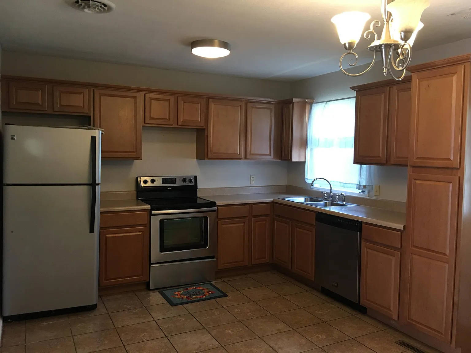 3 bed, 1008 sqft, $1,100 — Photo 4