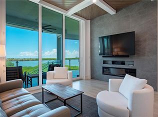 60 Seagate Dr APT 305, Naples, FL 34103