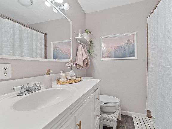 3rd image of 2409 La Casa Dr #B