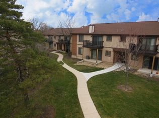 748 Rodenburg Rd APT 2A, Roselle, IL 60172