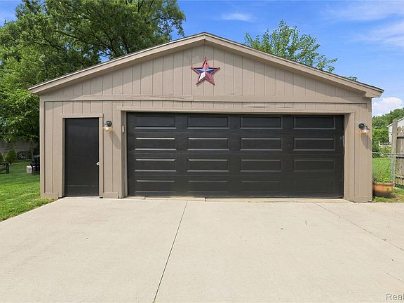 5th image of 48547 Kelly Lea Ln