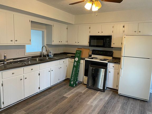 3rd image of 131 Water Gate Dr Unit A