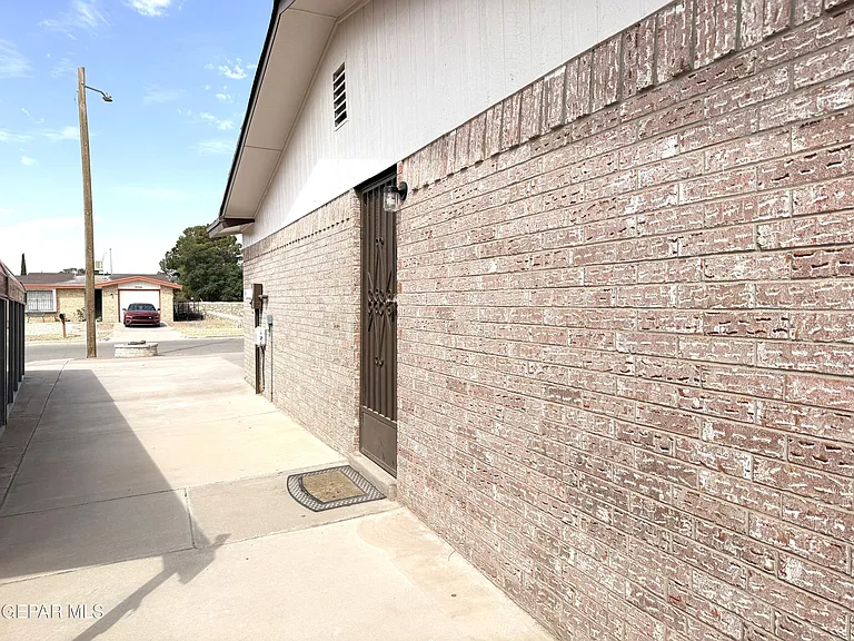 9321 Sorbonne Dr — Photo 33