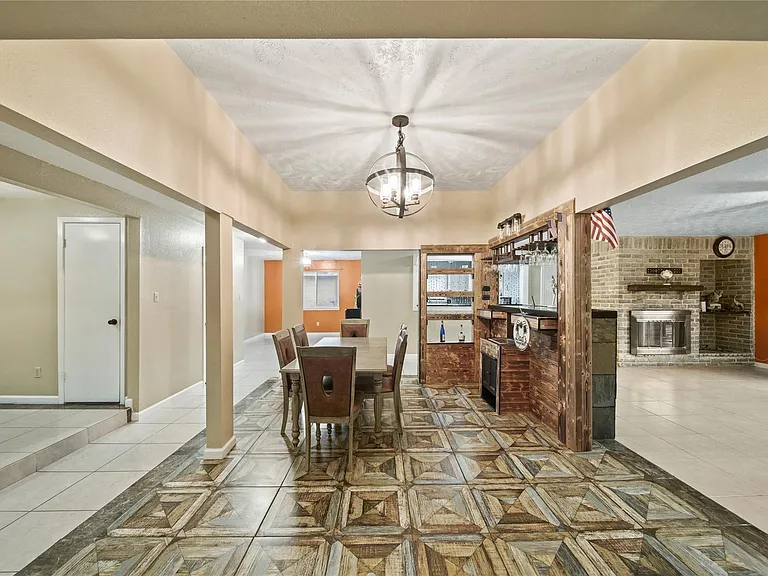 10431 Odessa Dr — Photo 5