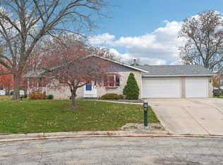 525 S Briarwood Ct, Jefferson, WI 53549