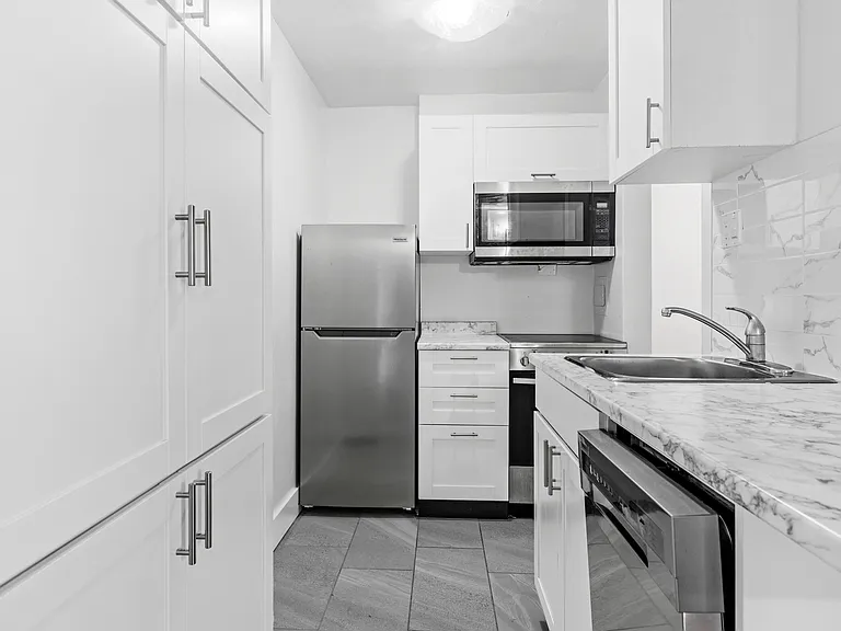290 Nelson St — Photo 20