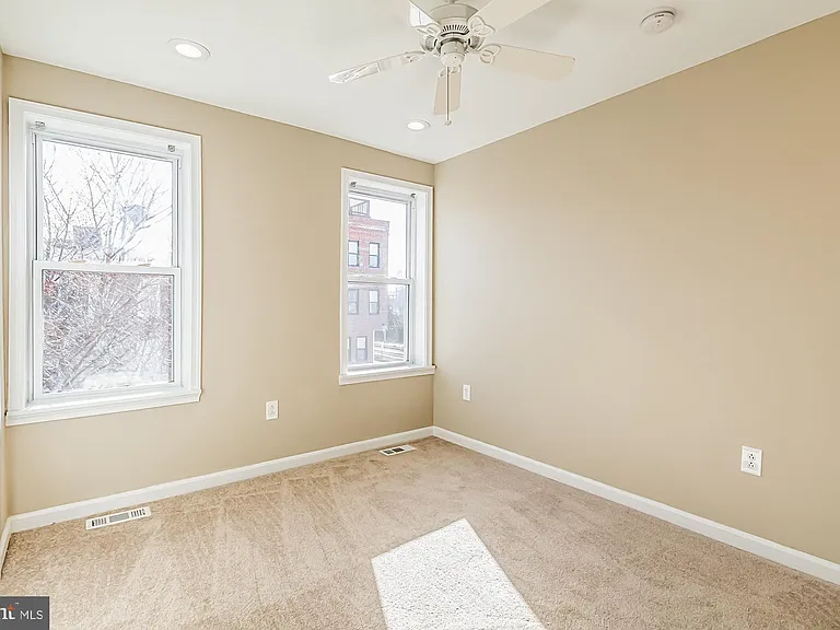 130 W Randall St — Photo 18