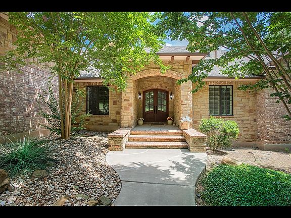 2nd image of 200 Sabine Dr