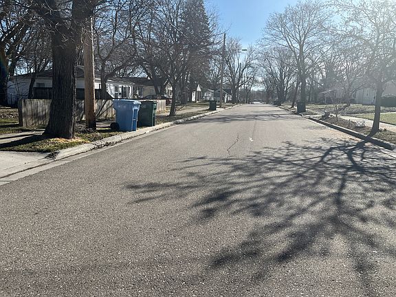 4th image of 1001 Poxson Ave