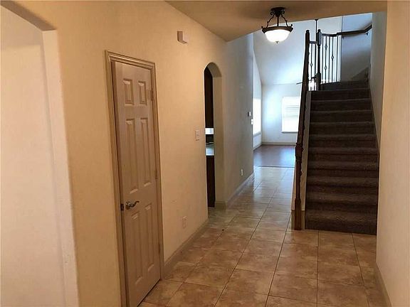 4th image of 2204 Monroe Dr