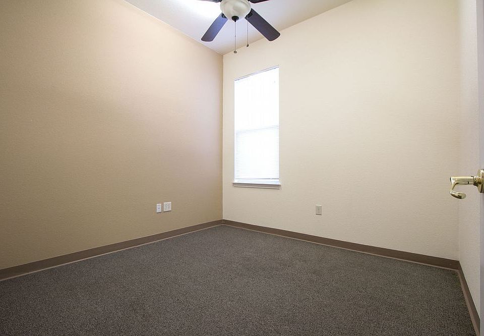 2nd image of 201 S Lakeline Blvd