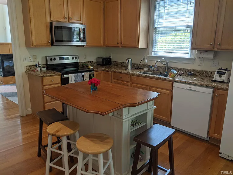 200 Charleston Ln — Photo 11