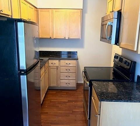 2nd image of 609 Park St #4
