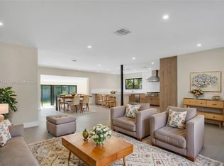 910 W 47th Ct, Miami Beach, FL 33140