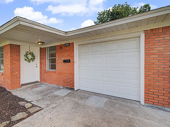 3rd image of 2102 Blueberry Ln