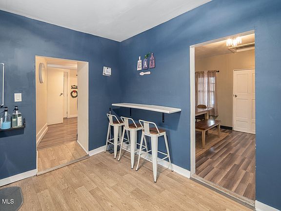 4th image of 1452 Huntersland Road